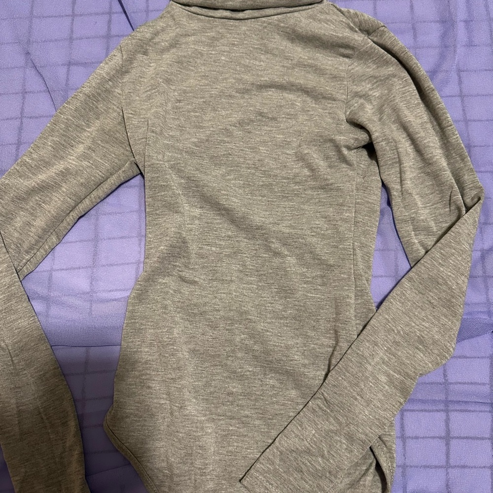 PrettyLittleThing Gray Fitted turtleneck Bodysuit